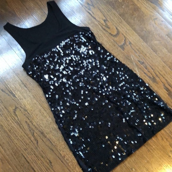Unique Mesh & Sequin Embellished Sleeveless Stretch LBD - Picture 2 of 5